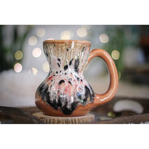 06-D Granny’s Lace Mug, 18 oz.