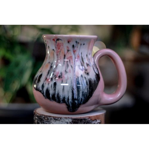 02-D Granny’s Lace Flared Mug, 21 oz.