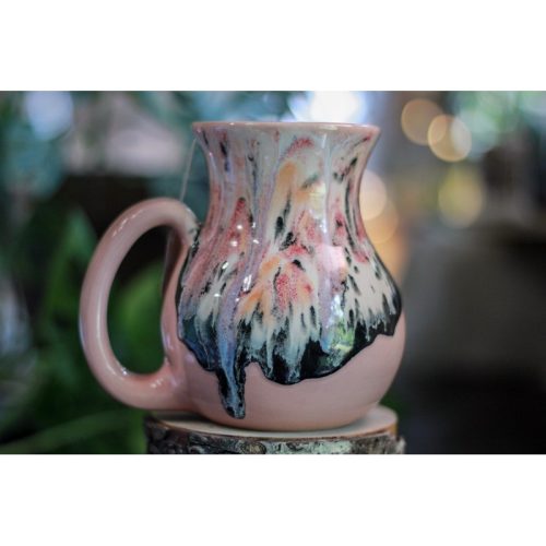 03-D Granny’s Lace Flared Notched Mug, 20 oz.