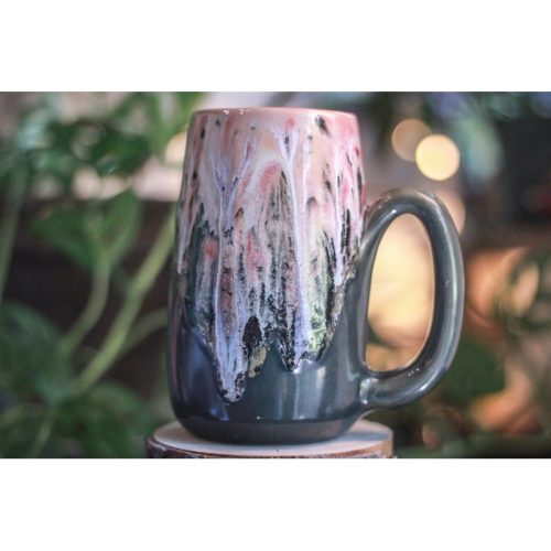 05-D Granny’s Lace Variation Mug, 23 oz.