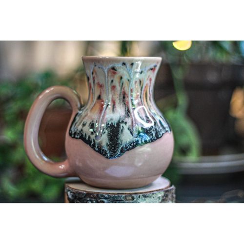 06-D Granny’s Lace Flared Mug, 21 oz.