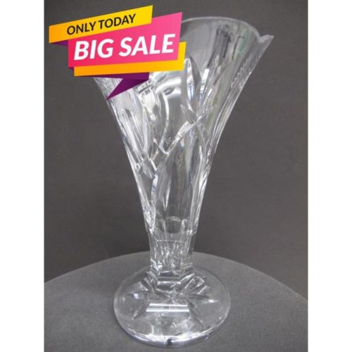 Signed Waterford cut glass Flared Vase vid 147