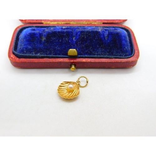 18ct Yellow Gold Pearl in the Clam Charm Pendant Vintage c1970