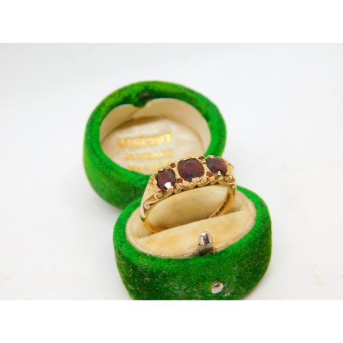 9ct Yellow Gold & Bohemian Garnet Set Boat Ring Vintage 1977 London