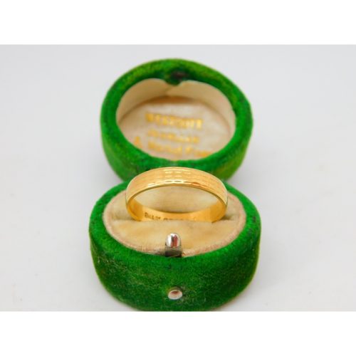 18ct Yellow Gold Lined Pattern Wedding Band Ring Vintage 1981 London
