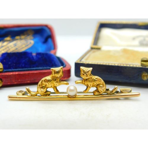Kittens Playing with Seed Pearl Ball 18ct Gold Brooch Pin Antique Victorian 1890