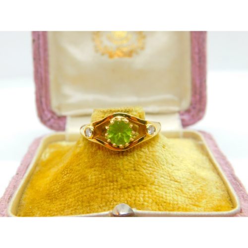 18ct Yellow Gold, Peridot & 0.1ct Diamond Art Nouveau Style Ring Vintage c1970