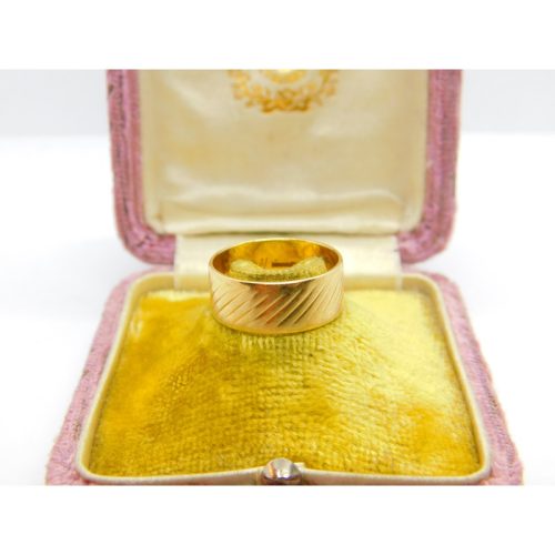 9ct Yellow Gold Feathered Pattern Essential Band Ring Vintage 1967 London