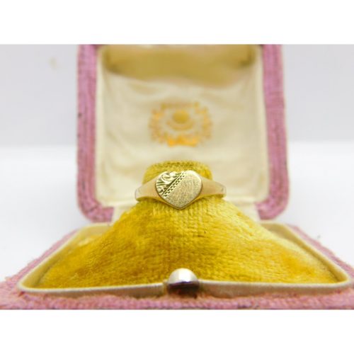 9ct Yellow Gold Heart Form Signet Ring Vintage 1976 Birmingham Size M 1/2 UK