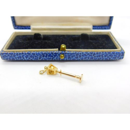 9ct Yellow Gold Traditional Lamp Post Charm Pendant Vintage c1970